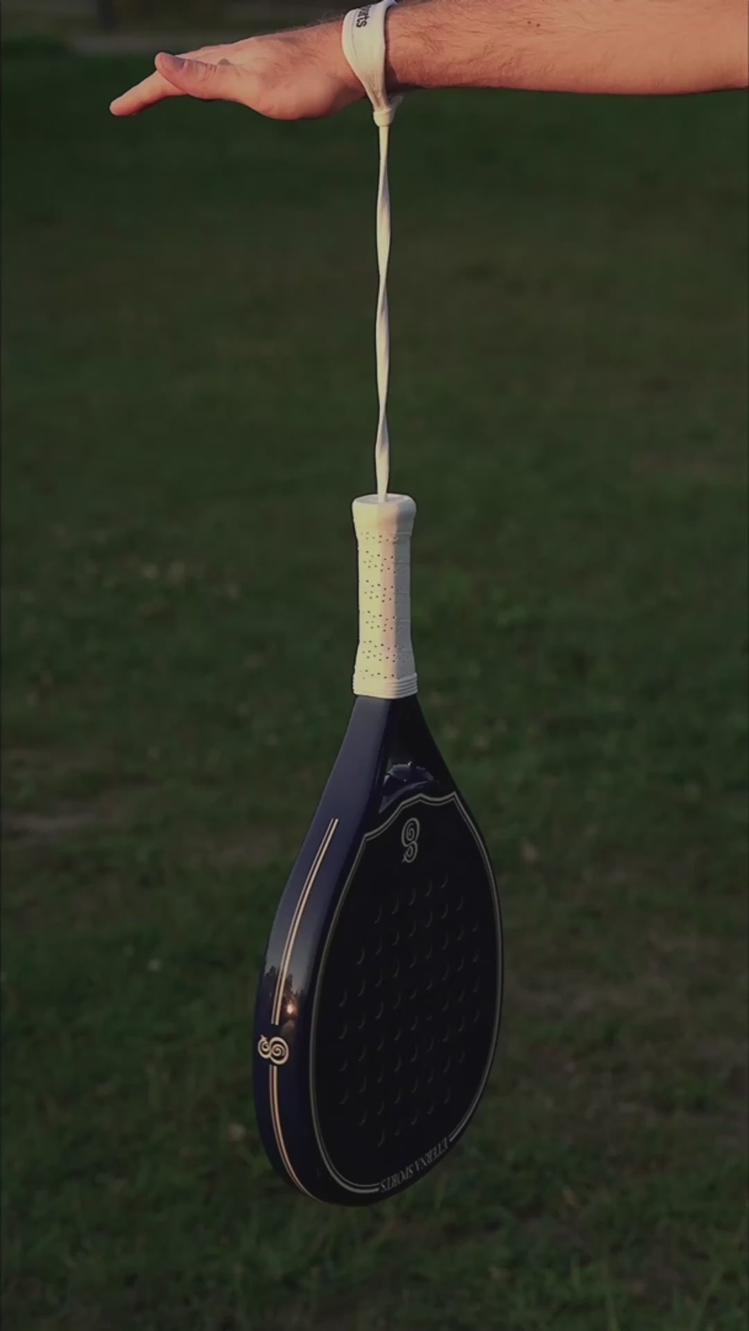 Eterna Sports Soho Blue Glossy padel racket — court play
