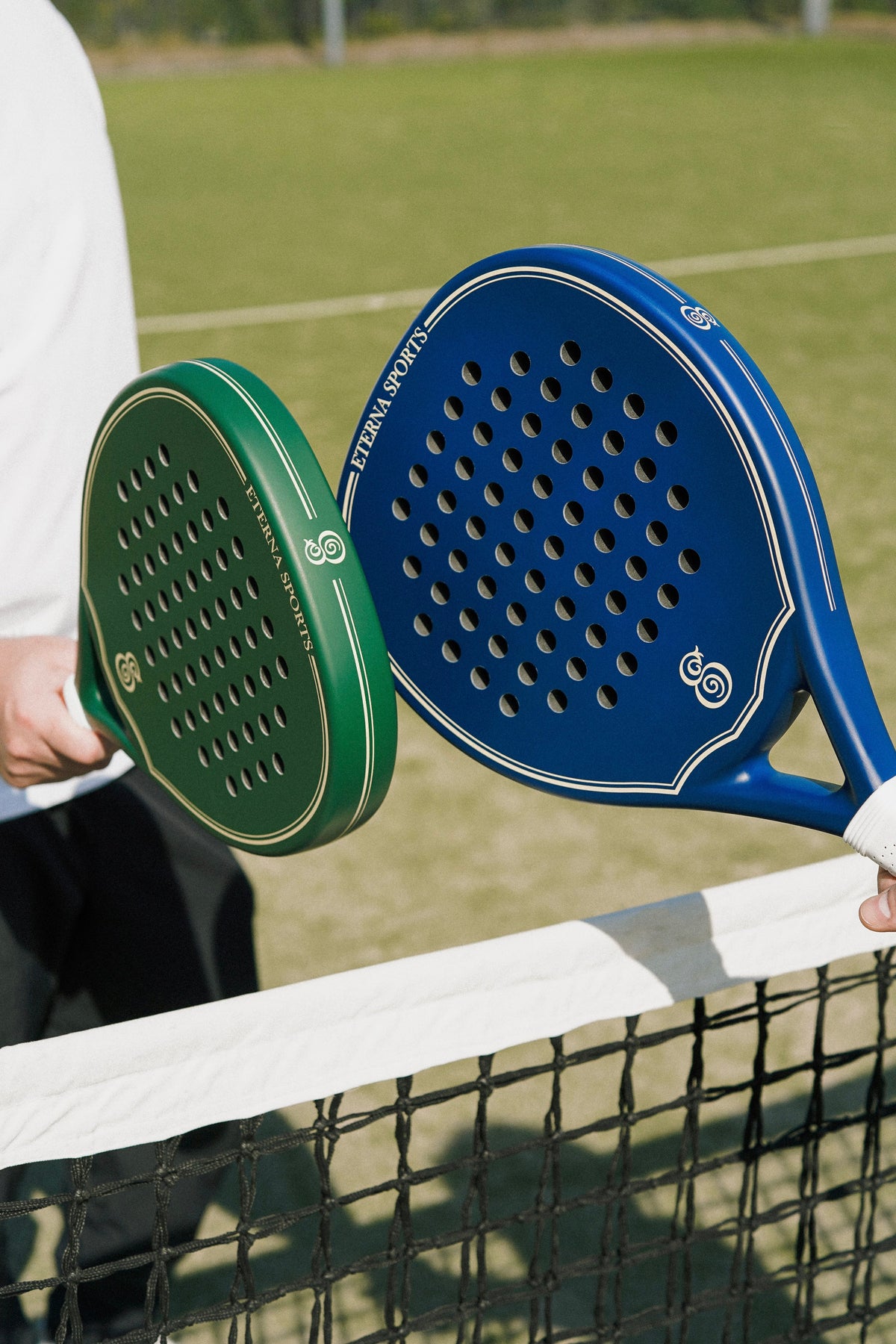 Eterna Sports Soho Blue Matte padel racket, on-court 1