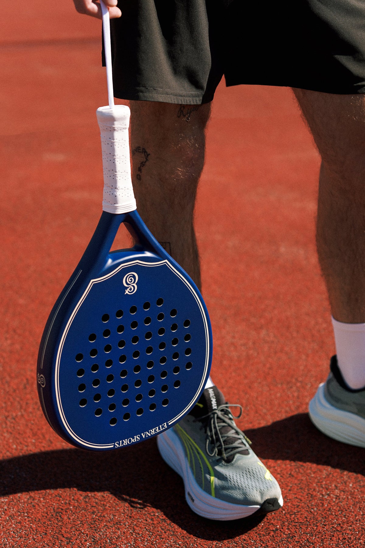 Eterna Sports Soho Blue Matte padel racket, on-court 4