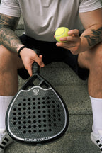 Eterna Sports Tribeca Laser Black Glossy padel racket, on-court 1