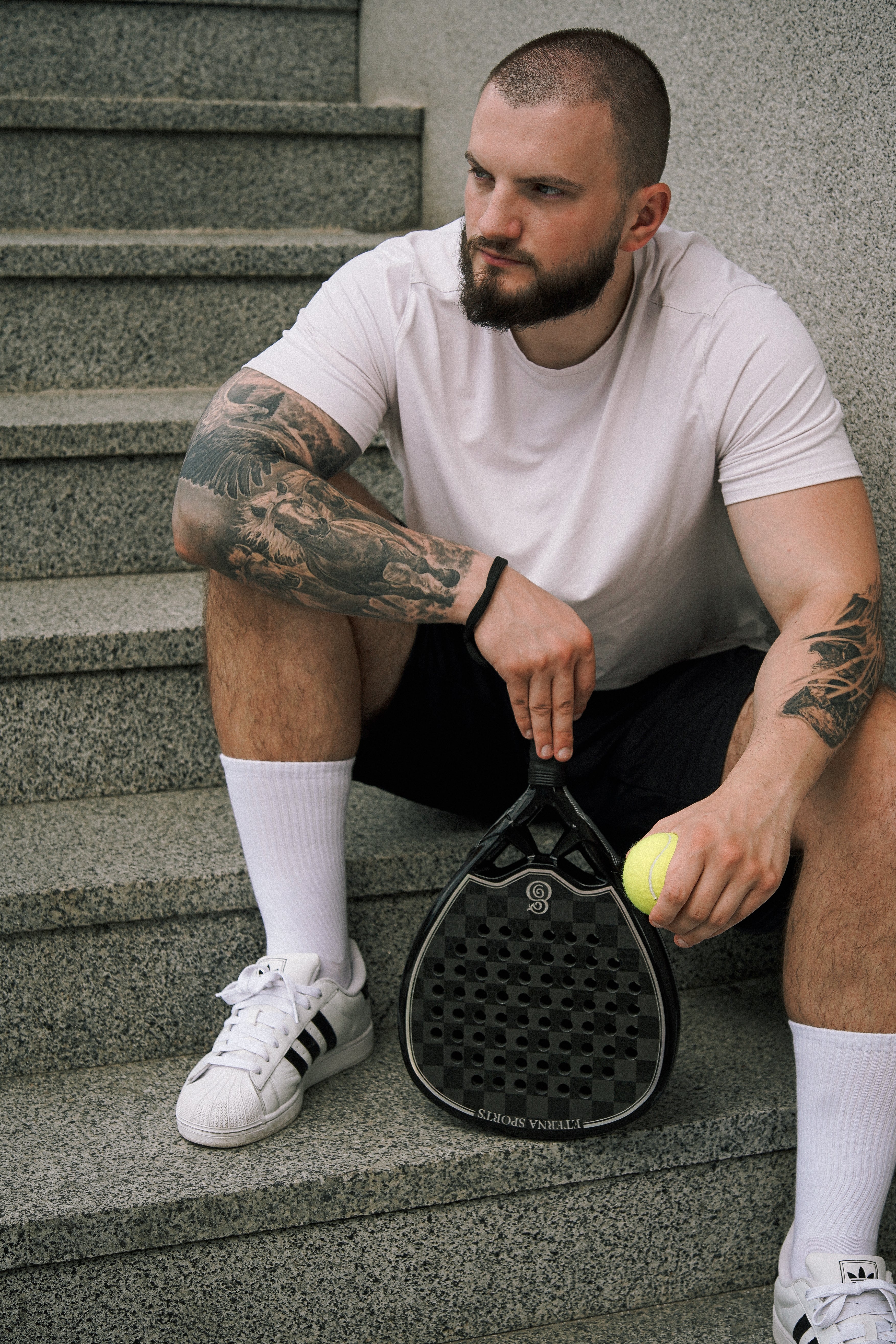 Eterna Sports Tribeca Laser Black Matte padel racket, on-court 1